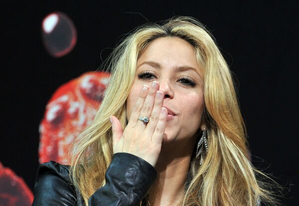 Shakira-BURDA_LIVE_event_in_Offenburg-02_122_713lo.jpg