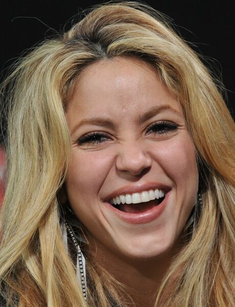 Shakira-BURDA_LIVE_event_in_Offenburg-18_122_368lo.jpg