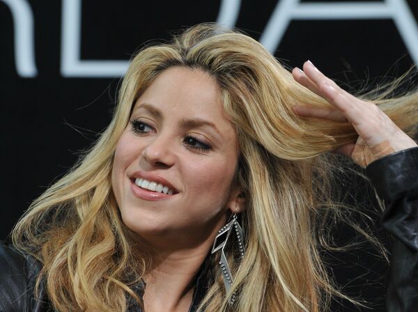 Shakira-BURDA_LIVE_event_in_Offenburg-21_122_85lo.jpg