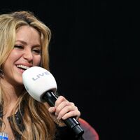 Shakira-BURDA_LIVE_event_in_Offenburg-12_122_2lo.jpg