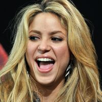 Shakira-BURDA_LIVE_event_in_Offenburg-15_122_463lo.jpg