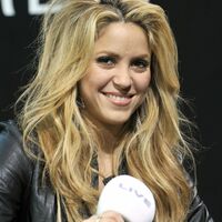 Shakira-BURDA_LIVE_event_in_Offenburg-16_122_115lo.jpg