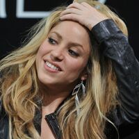 Shakira-BURDA_LIVE_event_in_Offenburg-17_122_10lo.jpg