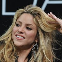 Shakira-BURDA_LIVE_event_in_Offenburg-21_122_85lo.jpg