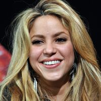 Shakira-BURDA_LIVE_event_in_Offenburg-23_122_16lo.jpg