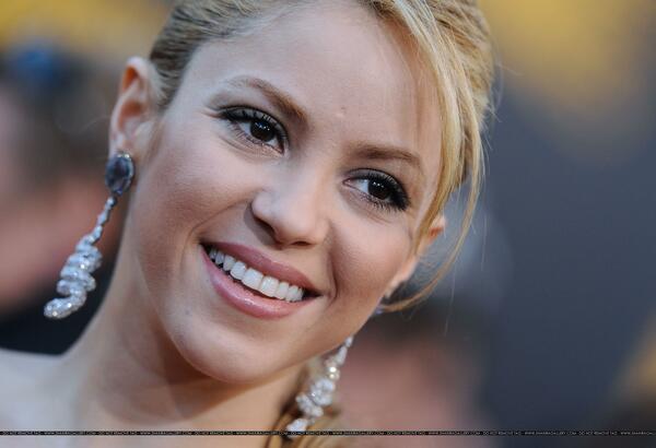 91122A1_SHAKIRA_B-GR_08.jpg