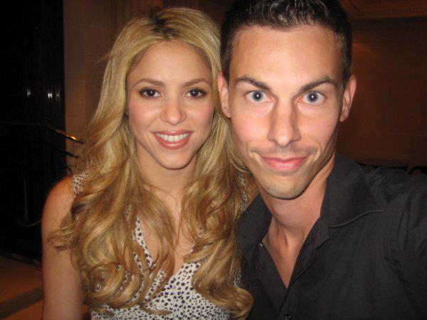 shakira_et_un_fan.jpg