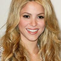 74666_Shakira_Paris_09-30-2009_01_122_210lo.jpg