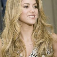 74678_Shakira_Paris_09-30-2009_05_122_251lo.jpg