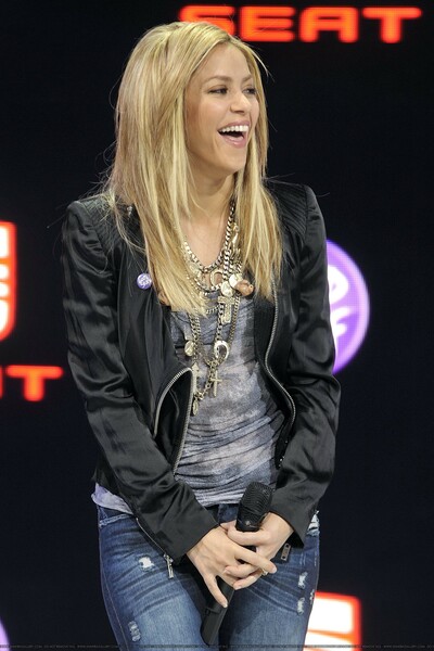 capt_18a77a57a0c64ae6830e1f490474654e_switzerland_geneva_auto_show_shakira_ge304.jpg