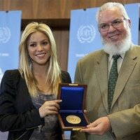 capt_ef54a58ab3af414da625ad0f7608e0bc_correction_switzerland_shakira_ilo_award_ge112.jpg