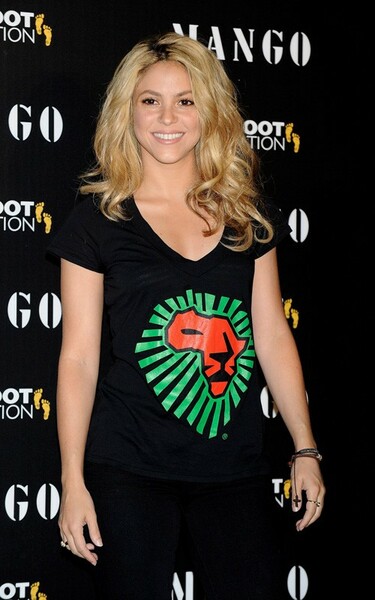 shakira-060410-12.jpg