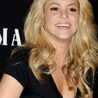 shakira-060410-1.jpg