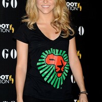 shakira-060410-12.jpg