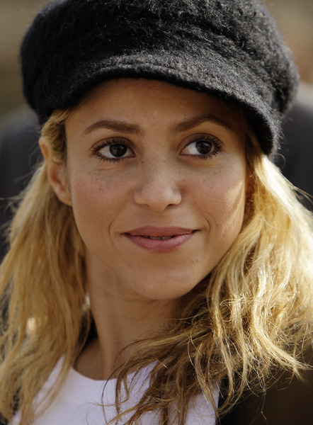 shakira-2010-7-8-8-21-40.jpg