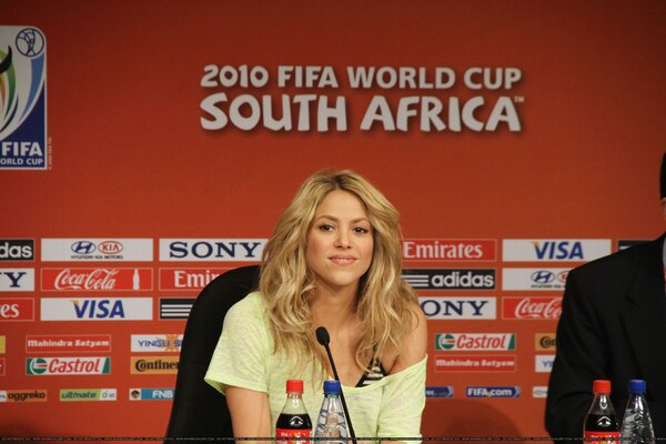 shakira_world_cup_1_2921350_28329.jpg