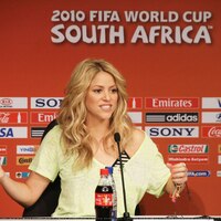 shakira_world_cup_1_2921350_28229.jpg