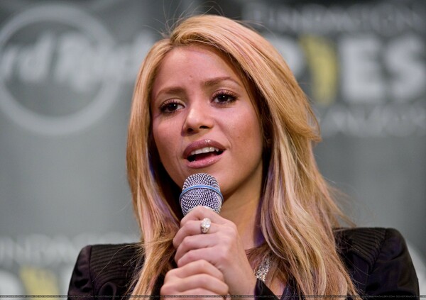 capt_84dd0ffad61847db807dcba8be681471_correction_people_shakira_dcco106.jpg