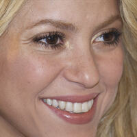 36451_celebrity_paradise_com_TheElder_Shakira2010_06_22_photocallforSbyShakira_122_503lo.jpg