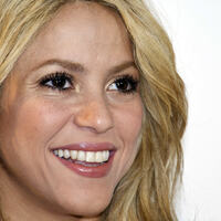 36454_celebrity_paradise_com_TheElder_Shakira2010_06_22_photocallforSbyShakira3_122_81lo.jpg