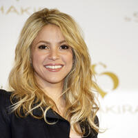 36532_celebrity_paradise_com_TheElder_Shakira2010_06_22_photocallforSbyShakira12_122_77lo.jpg