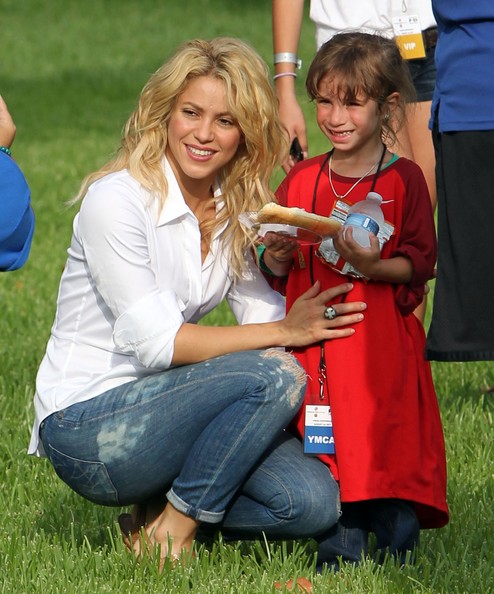 Shakira2BShakira2BAttends2BPies2BDescalzos2Bpique2BPress2B1_281729.jpg