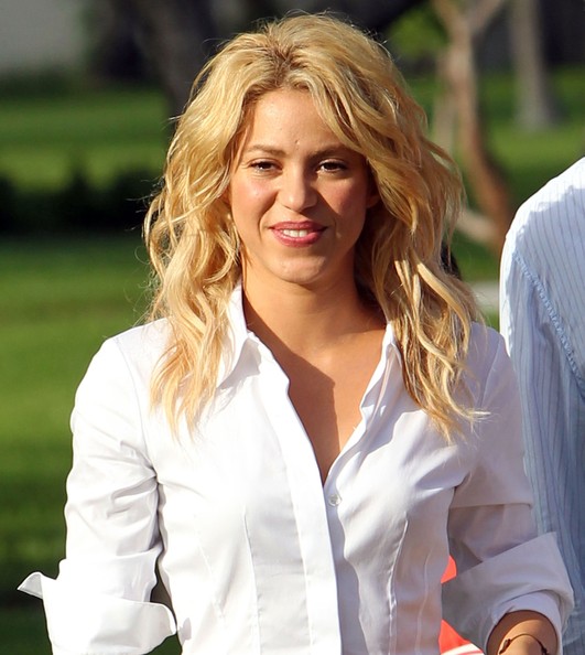 Shakira2BShakira2BAttends2BPies2BDescalzos2Bpique2BPress2B1_28729.jpg