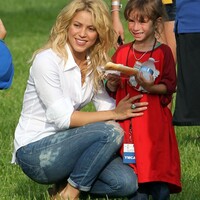 Shakira2BShakira2BAttends2BPies2BDescalzos2Bpique2BPress2B1_281729.jpg