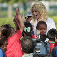 shakira2Bpress2Bpique2Bmiami_281629.jpg