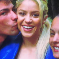 Shakira-recibe-Alberto-Xyca_CUAIMA20111026_0095_1.jpg