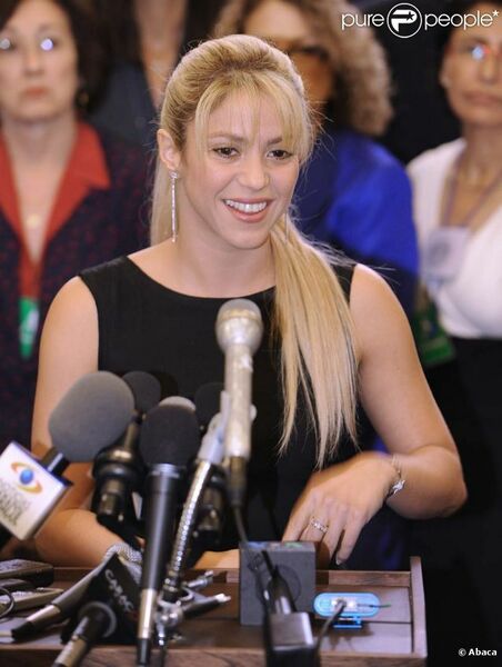 714250-shakira-participe-a-sa-premiere-637x0-3.jpg