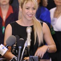 714250-shakira-participe-a-sa-premiere-637x0-3.jpg