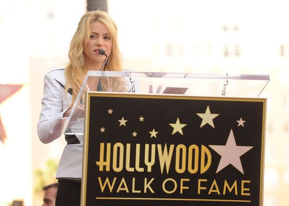 Shakira2BShakira2BHonored2BHollywood2BWalk2BFame2BFagBhBgLnqel.jpg