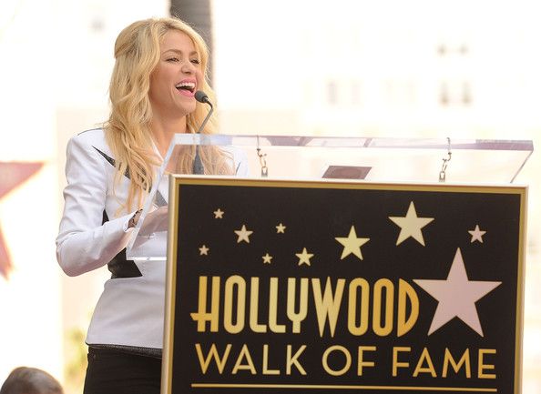 Shakira2BShakira2BHonored2BHollywood2BWalk2BFame2BZCSmXKr8fqsl.jpg