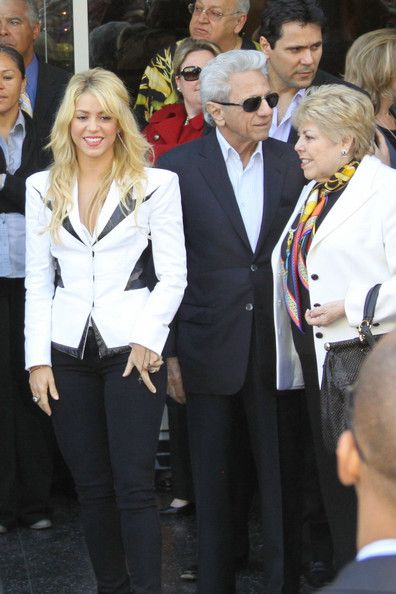 Shakira2BShakira2BReceives2Bstar2BHollywood2BWalk2BnwMHQrBtUx1l.jpg