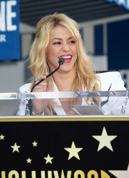 Shakira2BShakira2BReceiving2BStar2BHollywood2BWalk2B-CszUeGeF71l.jpg