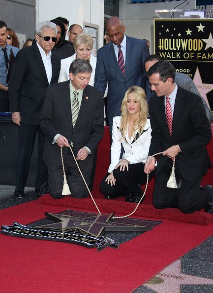 Shakira2BShakira2BReceiving2BStar2BHollywood2BWalk2BDSaulbvWIoHl.jpg