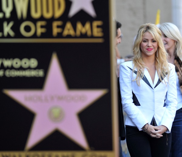 SHAKIRA_RECEIVINGSTAR_285629.jpg