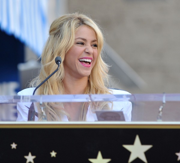 SHAKIRA_RECEIVINGSTAR_285829.jpg