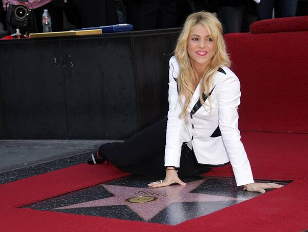 SHAKIRA_RECEIVINGSTAR_28629.jpg