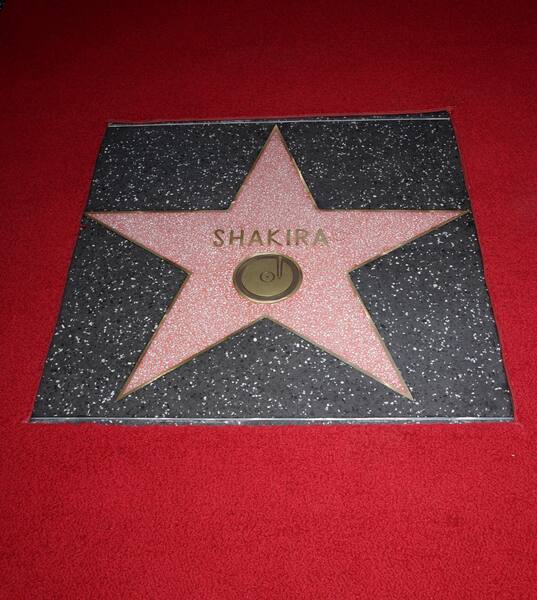 SHAKIRA_RECEIVINGSTAR_28929.jpg