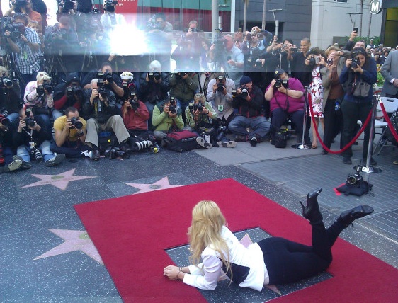 shakira-gets-star.jpg