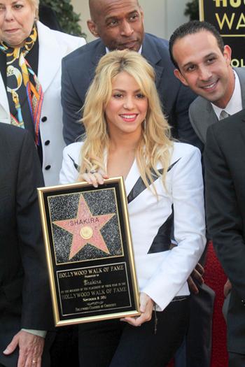 shakira-hollywood-walk-of-fame-05_prphotos.jpg