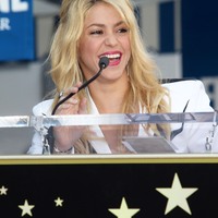 SHAKIRA_RECEIVINGSTAR_283029.JPG