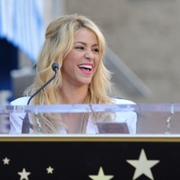 SHAKIRA_RECEIVINGSTAR_285829.jpg