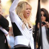 Shakira2BShakira2BHonored2BHollywood2BWalk2BFame2Bvqs7OIF_yoBl.jpg