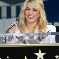 Shakira2BShakira2BReceiving2BStar2BHollywood2BWalk2B6xwcuuqxaedl.jpg