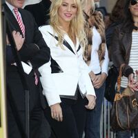 Shakira2BShakira2BReceiving2BStar2BHollywood2BWalk2B_HM6GL610Sgl.jpg