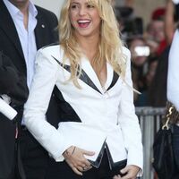 Shakira2BShakira2BReceiving2BStar2BHollywood2BWalk2Bc69T3iKUjbMl.jpg