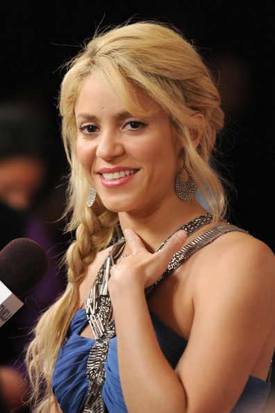 Shakira2B20112BLatin2BRecording2BAcademy2BPerson2BLn0Yoy4NGKMl.jpg